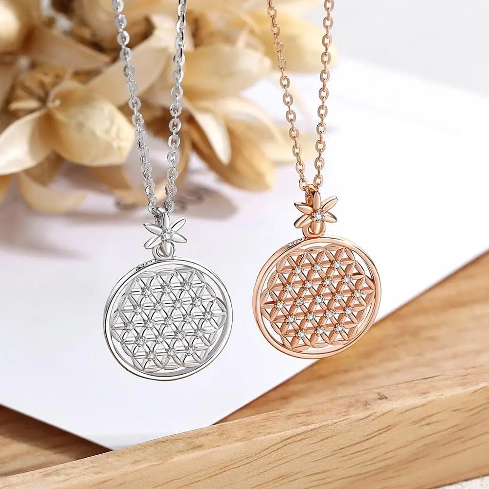 collier fleur de vie pendu