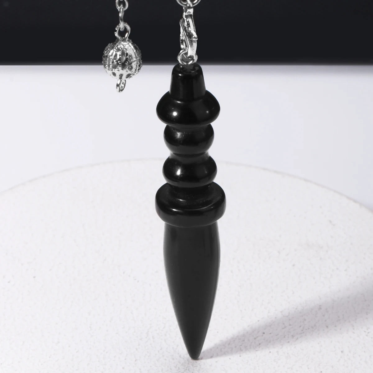 pendule egyptien noir debout